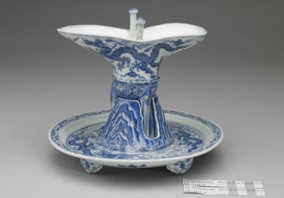 图片[2]-Jue cup with dragon and waves decoration in underglaze blue, Ming dynasty, Yongle reign (1403-1424)-China Archive